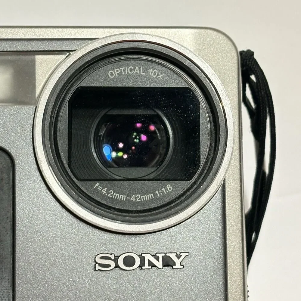 Sony Digital Mavica MVC-FD7 10x Optical Zoom Floppy Disk Camera